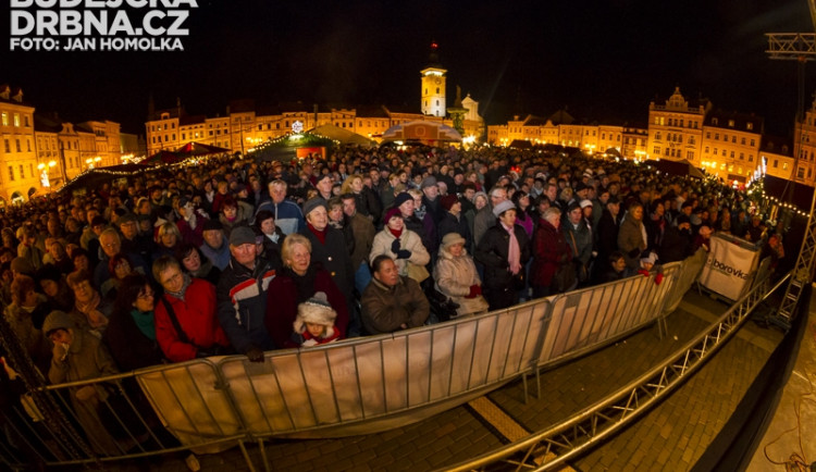 FOTO: Vánoce dýchly na Budějčáky, ve městě začal advent