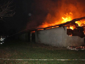 Požár skladu slámy v Čejkovicích