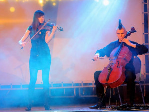 Ústřední píseň z filmu Skyfall v podání Heidi Johanny Vacek a Ondřeje Tylečka