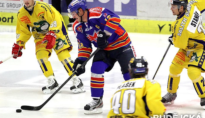 Domácí kapitán Aleš Kotalík při minulém domácím utkání se Šumperkem