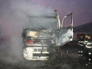 Požár kamionu v Dubenské ulici