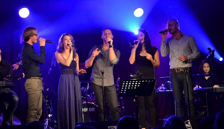 Koncert Zuzany Benešové a Lukáše Randáka pro Ranou péči