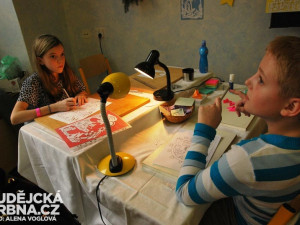 Waldorfský jarmark je rájem pro tvořivé děti