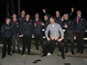 Se svými spoluhráči (v šedivém)