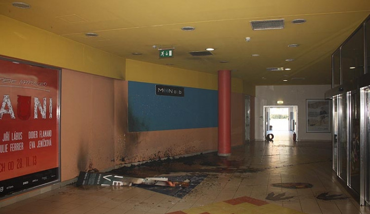 Požár reklamního poutače v multikině CineStar