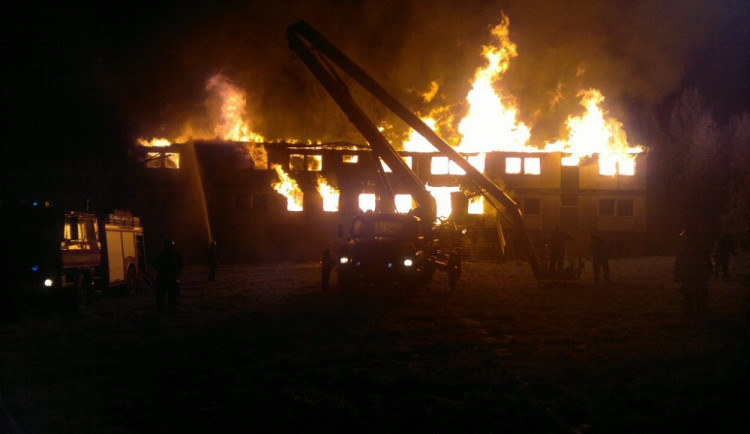 Požár opravované ubytovny ve Lhenicích