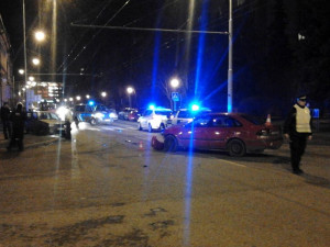 Víkendové nehody: Řidič bez papírů a uzavřená Pekárenská