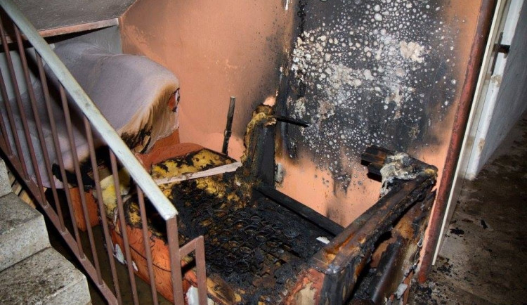 Požár pohovky v Lipí