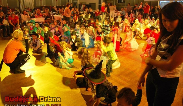 SOUTĚŽ: Vyhrajte lupeny na Dětský maškarní karneval