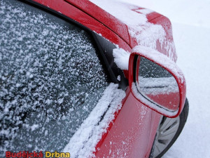 SJÍZDNOST: Proměnlivé ráno se sněhem i mrholením