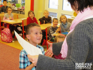 Prvňáčci ze ZŠ Máj I dostali pololetní vysvědčení