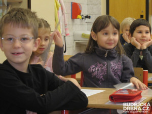 Prvňáčci ze ZŠ Máj I dostali pololetní vysvědčení