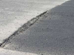 Kraj žádá o převod nevyčerpaných peněz na opravy silnic