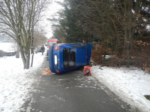 Škoda Octavia po čtvrteční havárii v Říční ulici