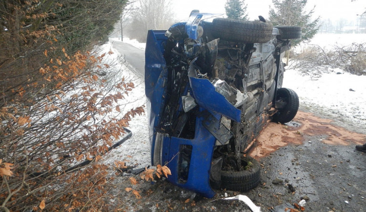 Škoda Octavia po čtvrteční havárii v Říční ulici