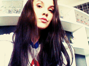 Obsluha ve stylovém trikotu