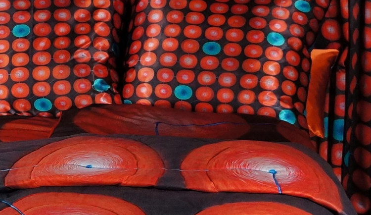 Červená barva použitá v interiéru