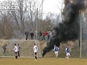 Fanoušci Dynama a jejich pyrotechnické efekty