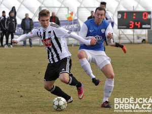 Zdeněk Linhart (vlevo) v souboji s Janem Šimákem