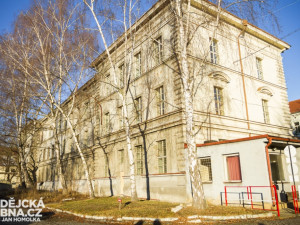 Žižkova kasárna nově patří městu České Budějovice