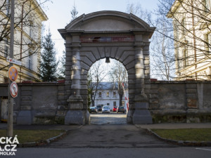 Žižkova kasárna nově patří městu České Budějovice