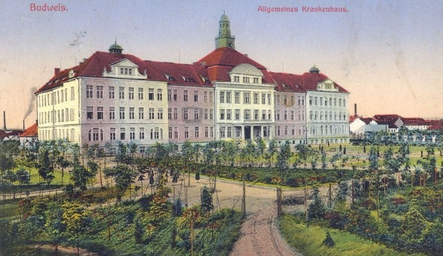 Původní budova nemocnice v ulici Boženy Němcové z roku 1913
