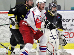 Cikán před brankou Rakovníku, brání ho Kotál