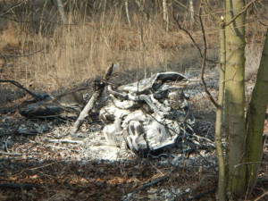 Motor mini skončil mimo vozidlo