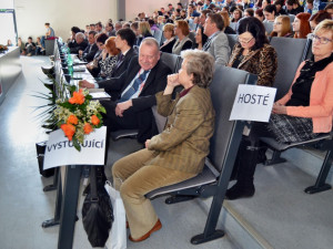 Přednášející ekonomické konference