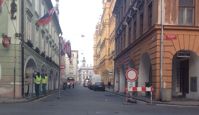 Uzavírka ulice Karla IV. mezi Kněžskou a Dr. Stejskala