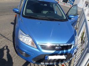 Řidiče Fordu Focus postihla za jízdy srdeční slabost