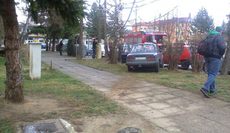 S kradenou Škodou 125 skončila jízda povedené dvojice po havárii v Týně nad Vltavou