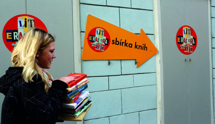 Sbírku knih můžete podpořit v ulicích Budějc
