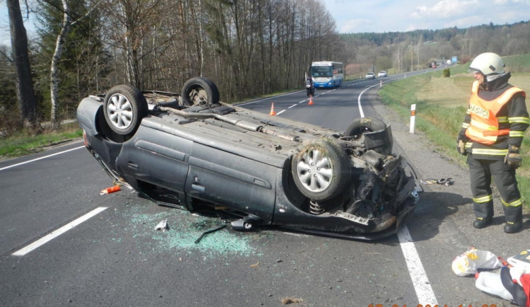 Citroën skončil u Rankova na střeše