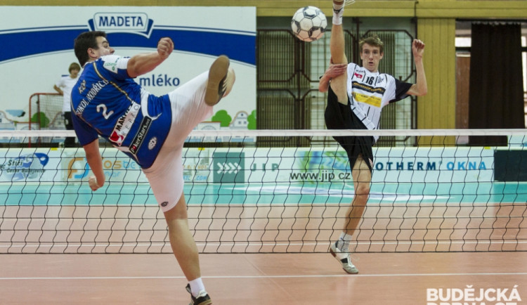 Nohejbalisté Dynama extraligovou premiéru prohráli