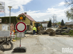 Přes Hlinsko neprojedete, opravuje se tam most