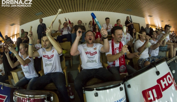 Fanklub VK České Budějovice fandí v bílém