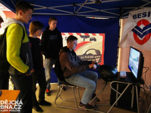 Jako minulý rok se stála fronta u tranažérů