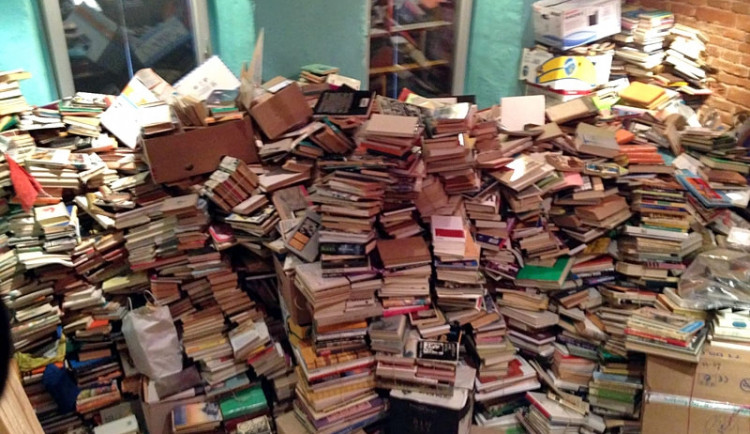 Organizátorům festivalu Literatura (ne)žije! se sešlo už přes sedm tisíc knih