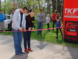 Závody kočárků ve sportovní chůzi u Malého jezu