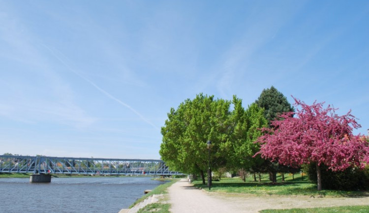 Dosud se mohli Vltavotýnští koupat pouze v řece