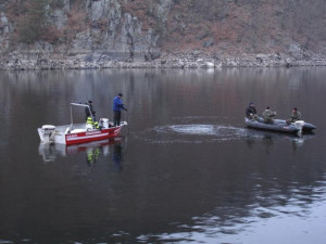 Vyzvedávání těla z Orlické přehrady