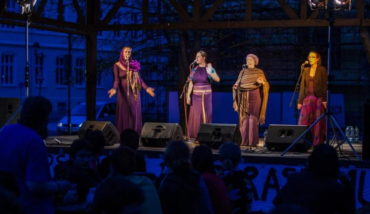 Momentka z loňského ročníku. Na snímku kapela Yellow Sisters