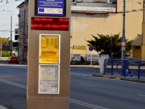 Označníky zastávek MHD už fungují, hlásí Dopravní podnik