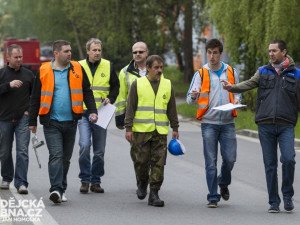 Cvičná stavba protipovodňové stěny na Jiráskově nábřeží