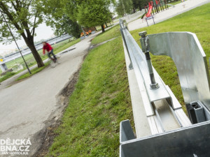 Cvičná stavba protipovodňové stěny na Jiráskově nábřeží