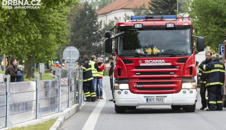 Cvičná stavba protipovodňové stěny na Jiráskově nábřeží
