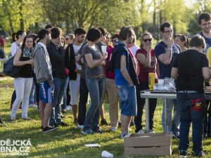 Studenti Jihočeské univerzity stavěli májku