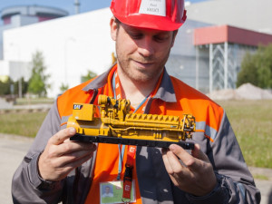 Manažer projektu Pavel Krejčí představuje model dieselgenerátoru