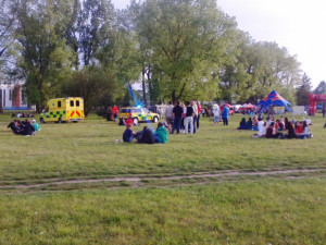 Zásah zdravotníků na louce u Jihočeské univerzity